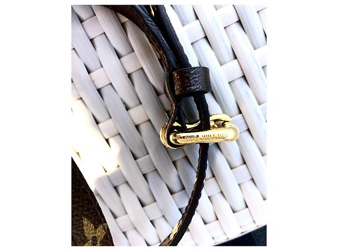 Borsa a mano Louis Vuitton Metis in pelle marrone - vista 3