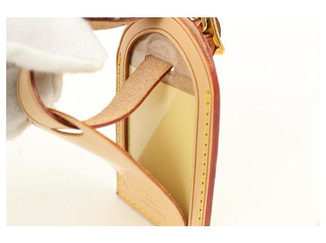 Louis Vuitton Etiquette de bagage en cuir de vachette et bijou de sac Poignet Keepall - vue 3