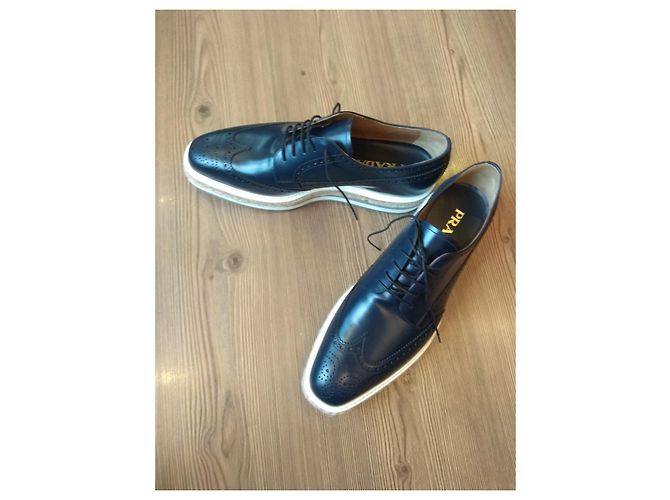 Brogues Prada en cuir bleu - vue 2