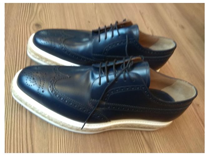Brogues Prada en cuir bleu - vue 3