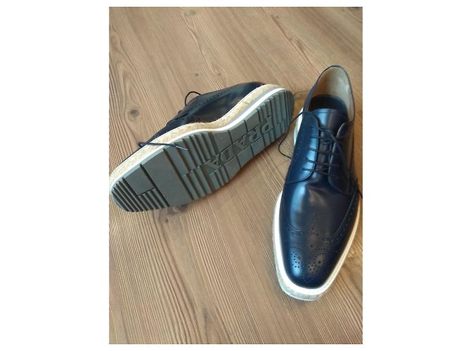 Brogues Prada en cuir bleu - vue 4