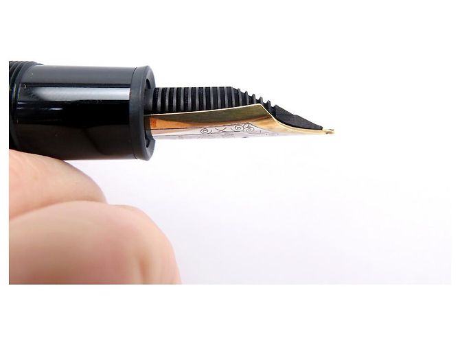 PENNA MEISTERSTUCK MONTBLANC PIUMA 149 d'oro 115384 IN RESINA NERA CON PISTONE Nero - vista 8