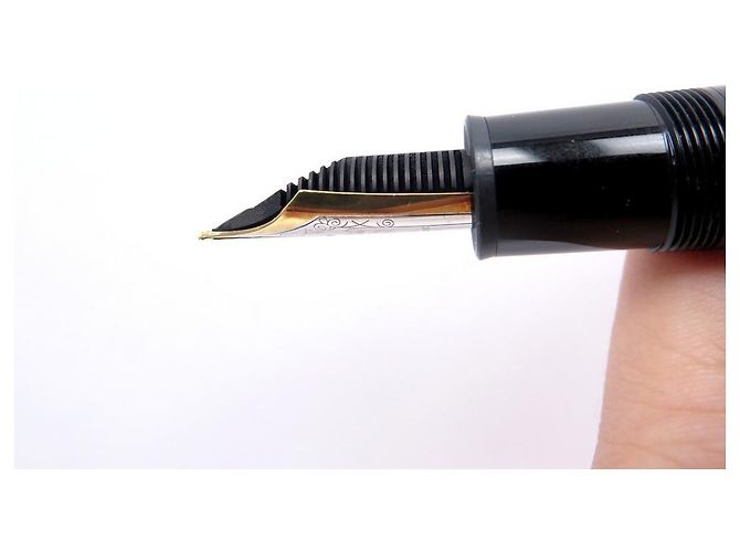 PENNA MEISTERSTUCK MONTBLANC PIUMA 149 d'oro 115384 IN RESINA NERA CON PISTONE Nero - vista 9