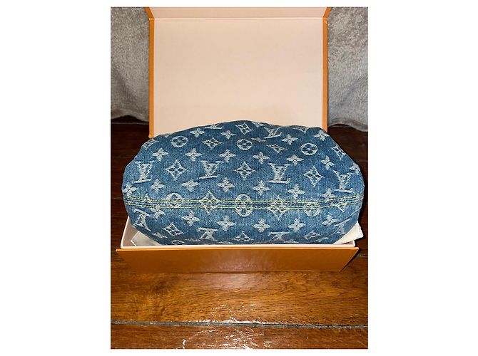 Borsa a mano Louis Vuitton Pleaty in denim blu - vista 3