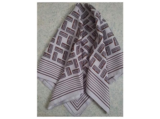 Sciarpa Louis Vuitton con Stampa Baule in Scamosciato Beige - vista 2