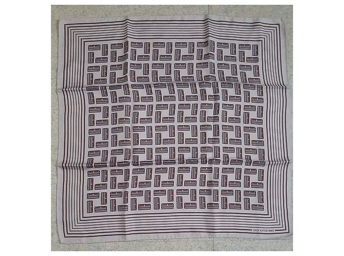 Sciarpa Louis Vuitton con Stampa Baule in Scamosciato Beige - vista 4