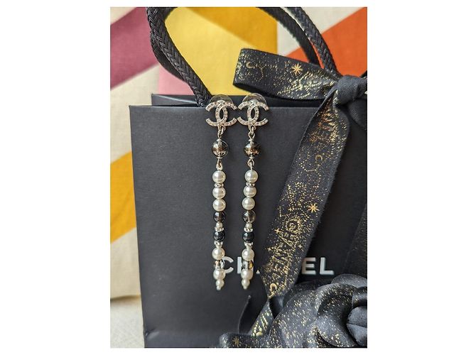 Chanel CC A19Logo K Orecchini pendenti lunghi pendenti con perle in cristallo D'oro - vista 11