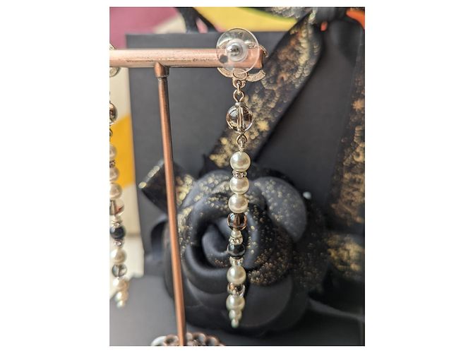 Chanel CC A19Logo K Orecchini pendenti lunghi pendenti con perle in cristallo D'oro - vista 12