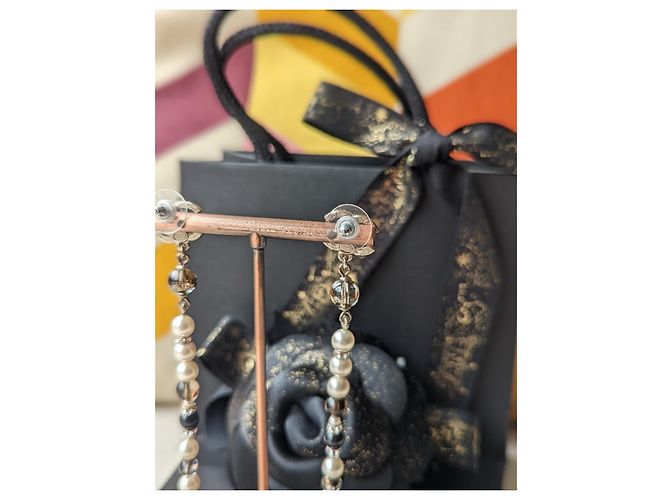 Chanel CC A19Logo K Orecchini pendenti lunghi pendenti con perle in cristallo D'oro - vista 13