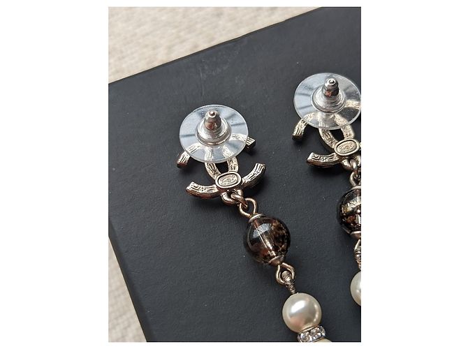 Chanel CC A19Logo K Orecchini pendenti lunghi pendenti con perle in cristallo D'oro - vista 8