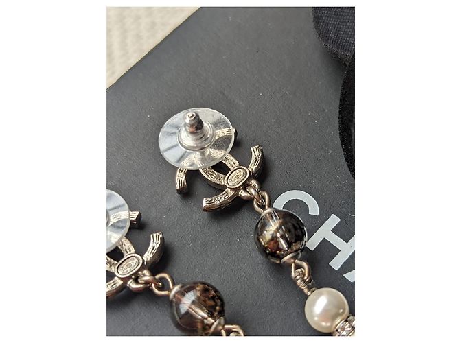 Chanel CC A19Logo K Orecchini pendenti lunghi pendenti con perle in cristallo D'oro - vista 9