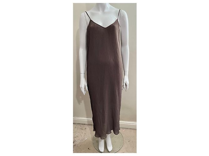 Tara Jarmon Chiffon-Plissee-Maxikleid, Neu mit Etiketten Khaki - Ansicht 2