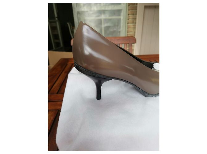 Décolleté Prada in pelle marrone taglia 38 - vista 3