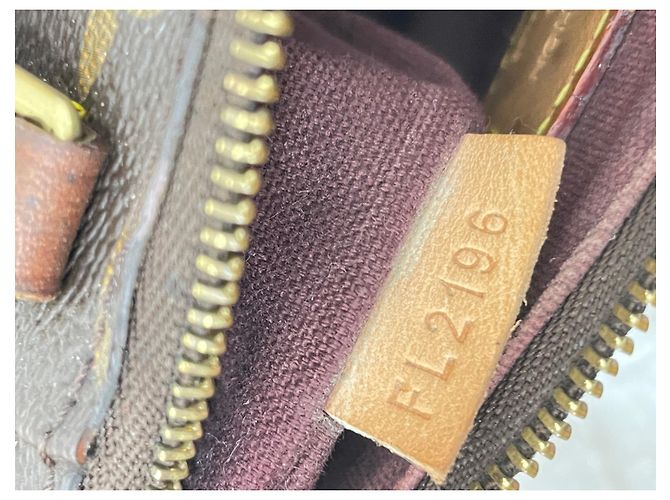 Louis Vuitton Borsa a tracolla Nano Turenne Marrone - vista 4