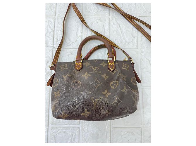 Louis Vuitton Borsa a tracolla Nano Turenne Marrone - vista 6