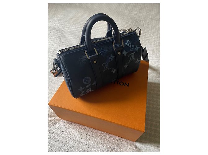 Abbesses Louis Vuitton Keepall XS edizione acquerello Blu - vista 6