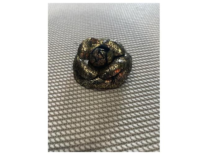 Spilla Camelia Chanel Oro Gold hardware - vista 2
