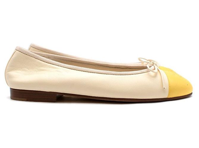Chanel Bailarinas puntera CC piel amarilla Blanco Crudo - vista 2