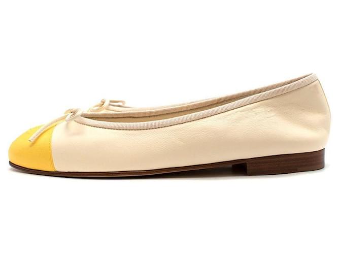Chanel Bailarinas puntera CC piel amarilla Blanco Crudo - vista 3