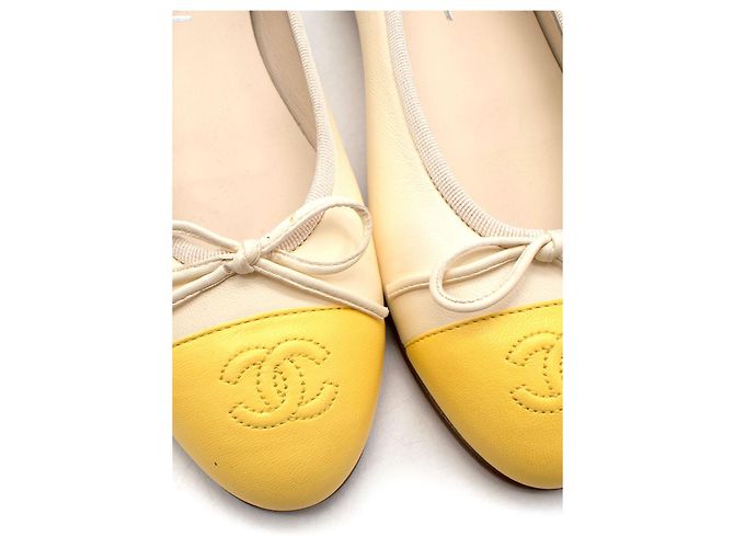 Chanel Bailarinas puntera CC piel amarilla Blanco Crudo - vista 6