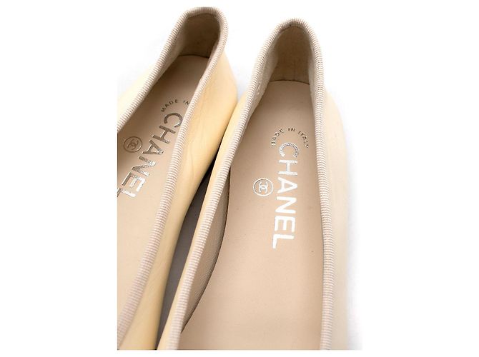 Chanel Bailarinas puntera CC piel amarilla Blanco Crudo - vista 7