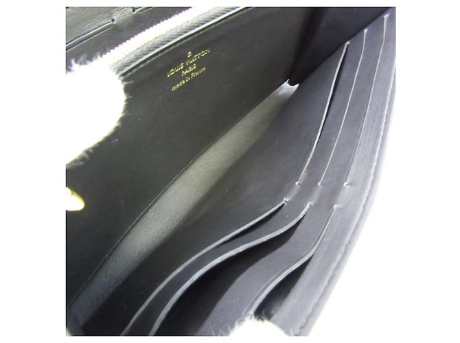 Louis Vuitton Capucines Negro - vista 4