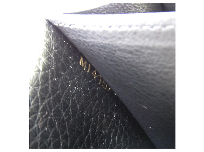 Louis Vuitton Capucines Negro - vista 5