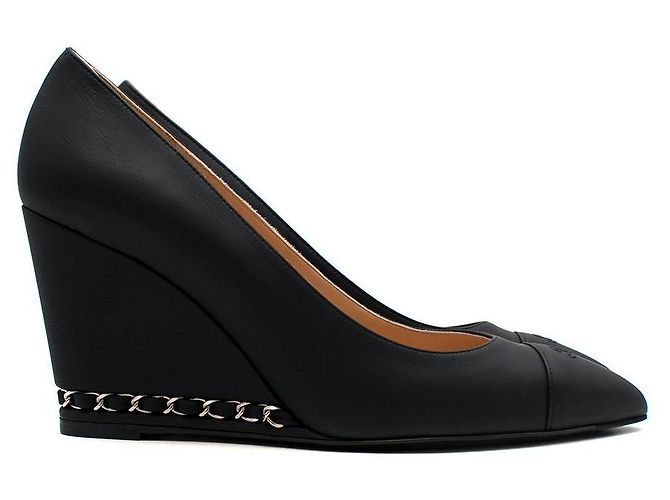 Chanel Zapatos de salón de piel negra mate con tacón de cuña Negro - vista 2