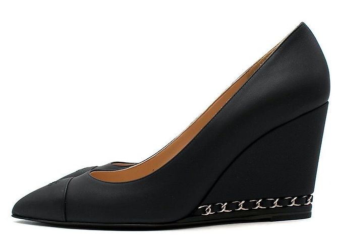 Chanel Zapatos de salón de piel negra mate con tacón de cuña Negro - vista 3
