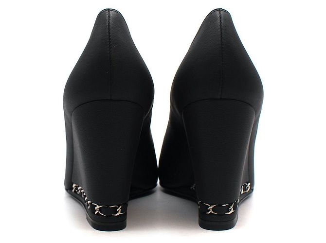 Chanel Zapatos de salón de piel negra mate con tacón de cuña Negro - vista 5