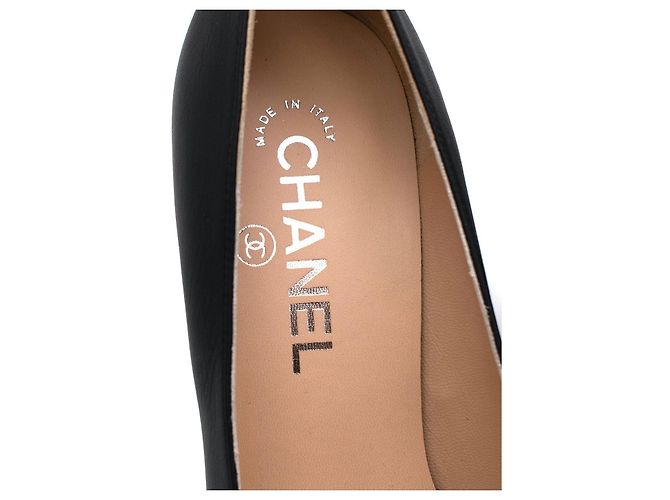 Chanel Zapatos de salón de piel negra mate con tacón de cuña Negro - vista 8