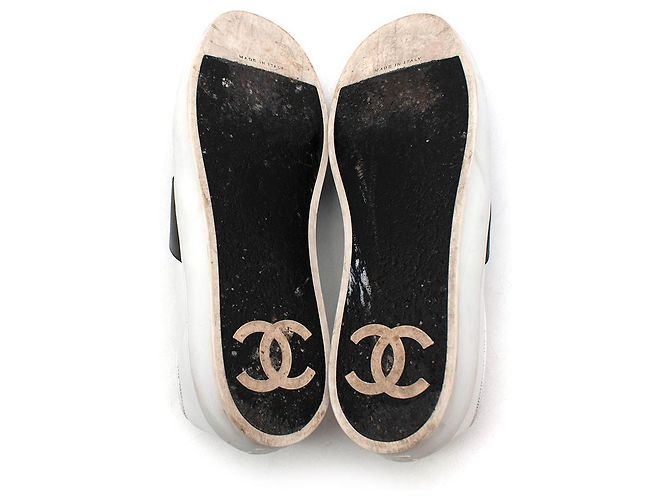 2.55 Chanel Sneakers senza lacci in pelle bianche e nere Nero - vista 5