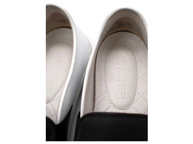 2.55 Chanel Sneakers senza lacci in pelle bianche e nere Nero - vista 7