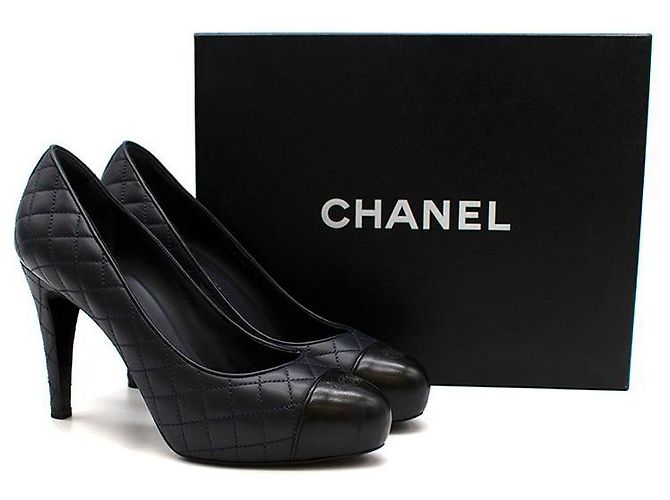 Chanel Décolleté con punta in pelle blu scuro e nero con tacco - vista 2