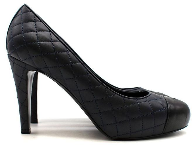 Chanel Décolleté con punta in pelle blu scuro e nero con tacco - vista 3