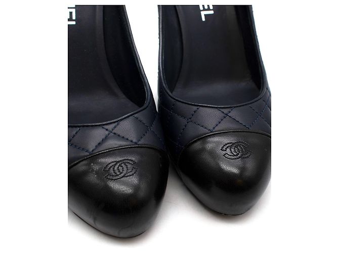 Chanel Décolleté con punta in pelle blu scuro e nero con tacco - vista 6