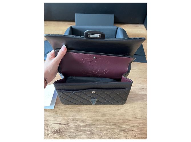 Borsa Chanel 2.55 in pelle nera increspata metallo argento Nero - vista 7
