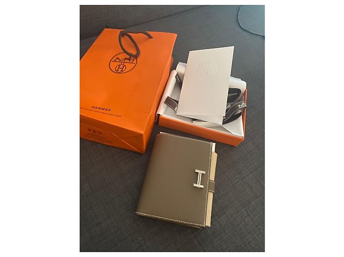 Cartera Hermès Bearn de cuero Epsom gris - vista 2