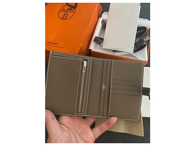 Cartera Hermès Bearn de cuero Epsom gris - vista 3