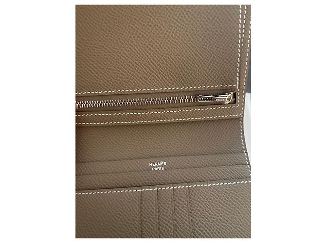 Cartera Hermès Bearn de cuero Epsom gris - vista 4