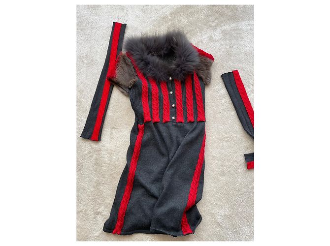 Mini vestido Salvatore Ferragamo de lã de caxemira e pele - vista 4
