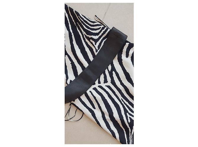 Autre Marque Abito lungo e scollato sulla schiena Stampa zebra - vista 11