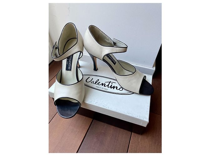 Décolleté Peep-toe Valentino in pelle nero e greggio 39 Bianco Crudo Bianco sporco - vista 2