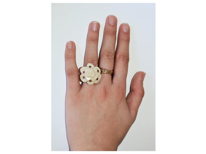 Autre Marque Branar Kamelie Ring aus 18K Rotgold Opal Saphir Amethyst Beige - Ansicht 2