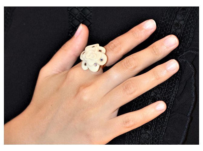 Autre Marque Branar Kamelie Ring aus 18K Rotgold Opal Saphir Amethyst Beige - Ansicht 5