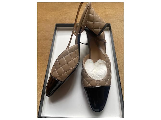 Chanel slingback acolchoado Bege - vista 2