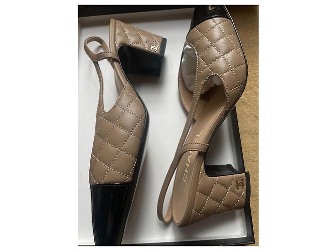 Chanel slingback acolchoado Bege - vista 5