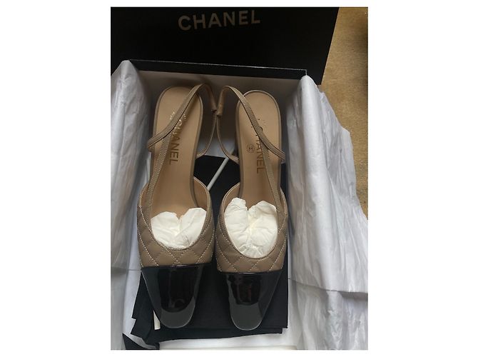 Chanel slingback acolchoado Bege - vista 8