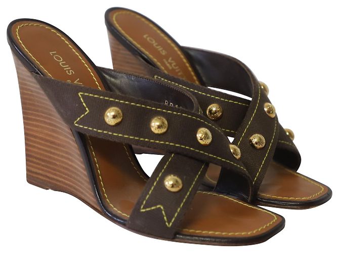 Zeppa Louis Vuitton con borchie dorate in tela marrone - vista 3