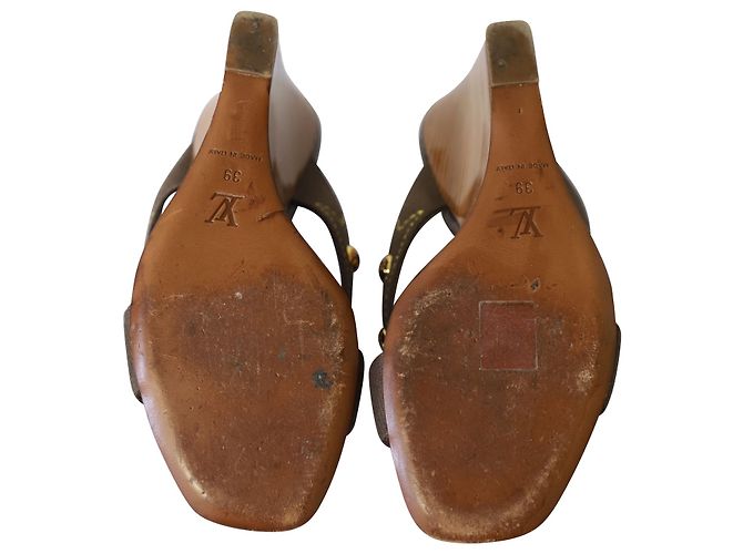 Zeppa Louis Vuitton con borchie dorate in tela marrone - vista 5